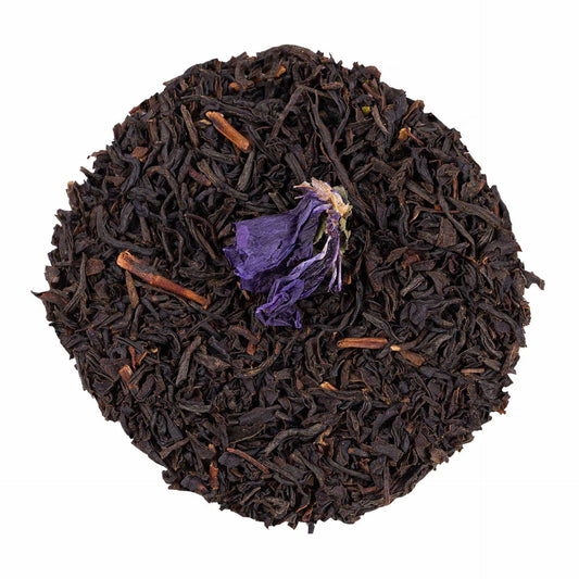 Thé noir parfumé à la violette en vrac avec pétale de violette séché – vue de dessus