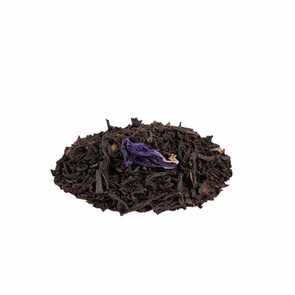 Thé noir Brume de Violette en vrac avec pétale violet – vue de côté