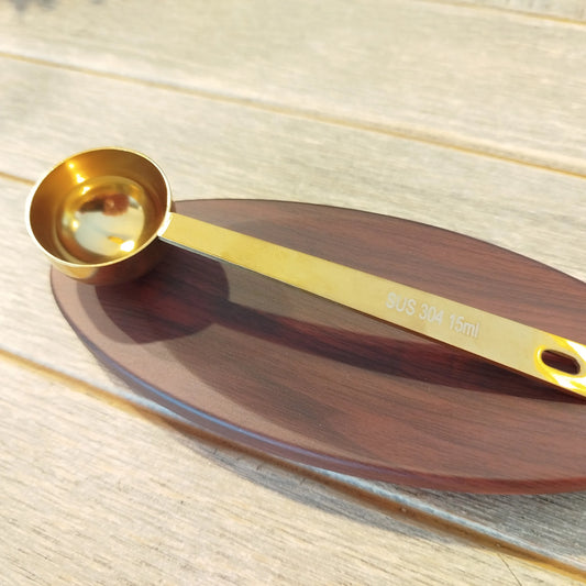 Cuillère doseuse à thé doré