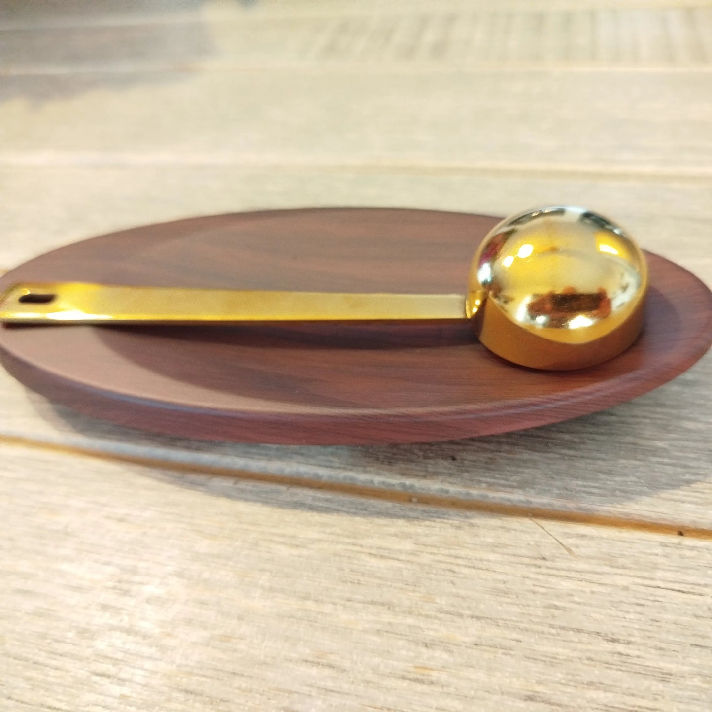 Cuillère doseuse à thé doré